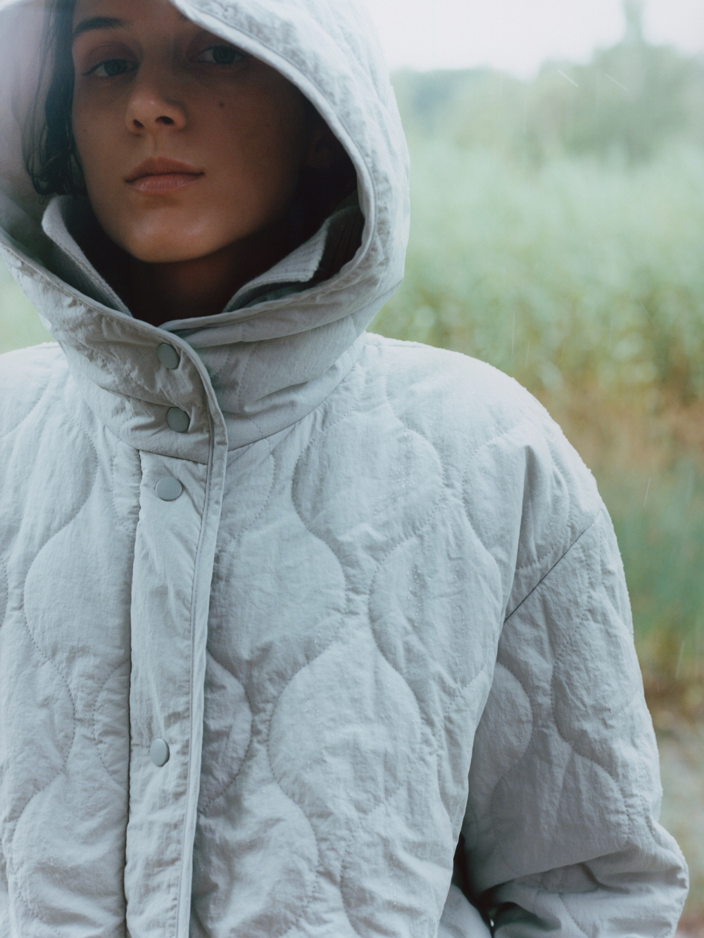 나우(nau)_’코지 패딩 후드 자켓’ 화보 (2).jpg