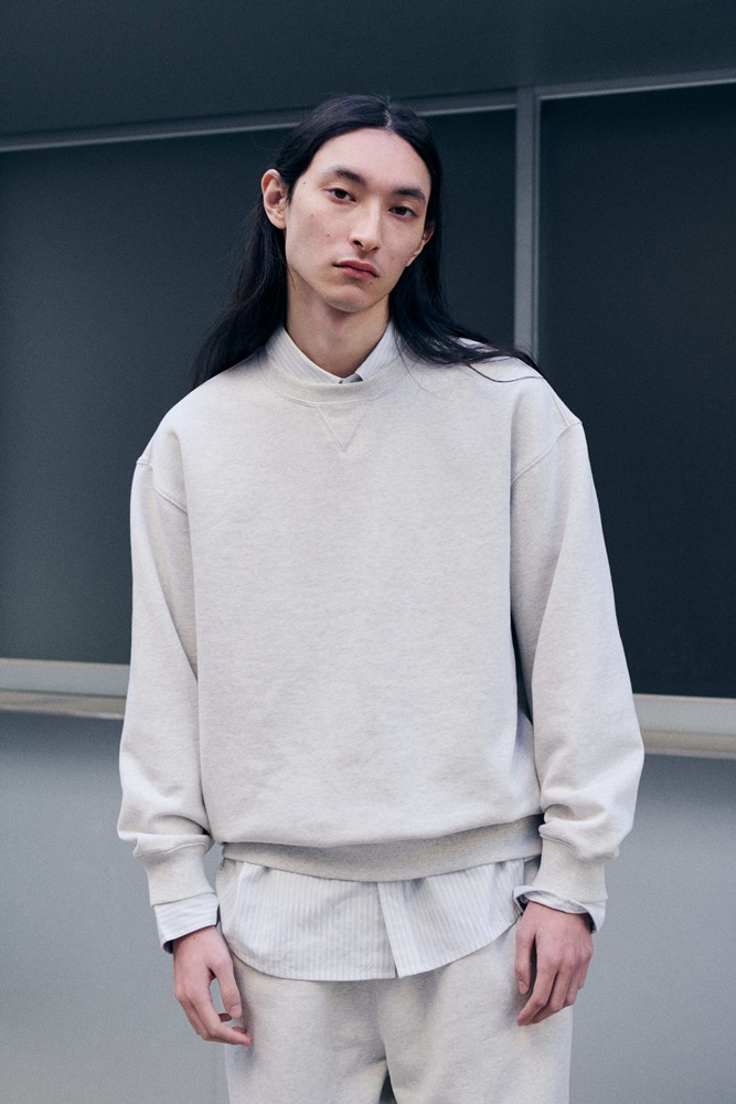 보도자료 이미지 (에센셜 스웻 맨투맨) - 정연, 민경, 서연.jpg