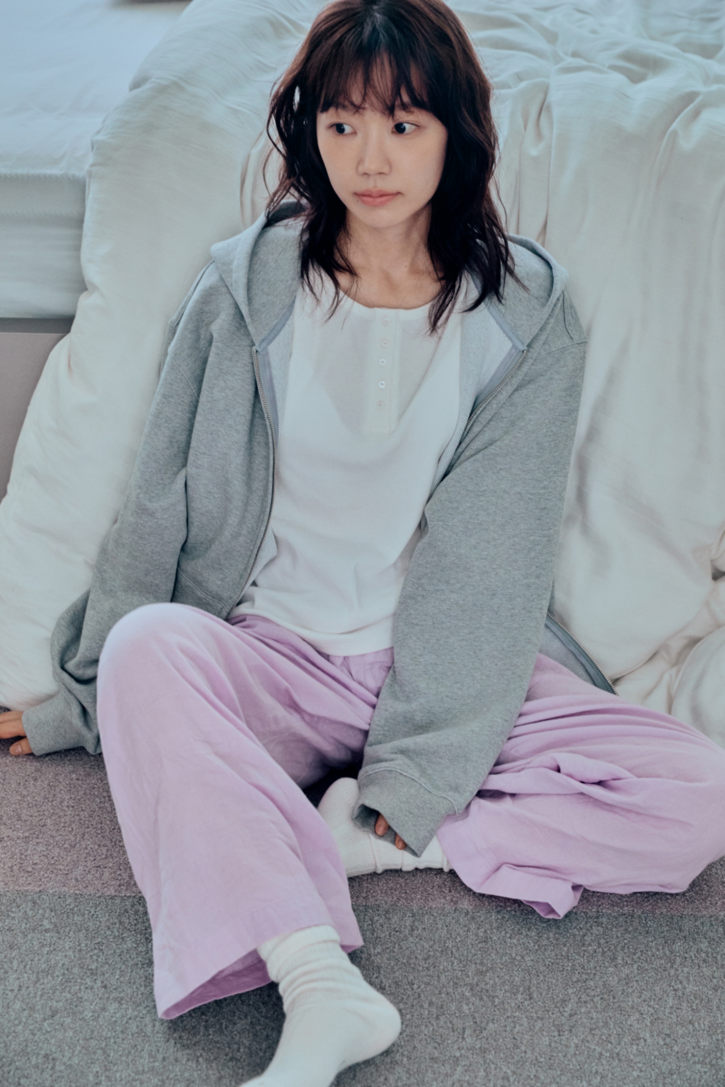 [Node] 보도자료 이미지 (나우 ‘코토니 파자마(핑크)’ 및 ',W 에센셜 스웻 후드집업', 화보컷) 소연, 윤아.jpg